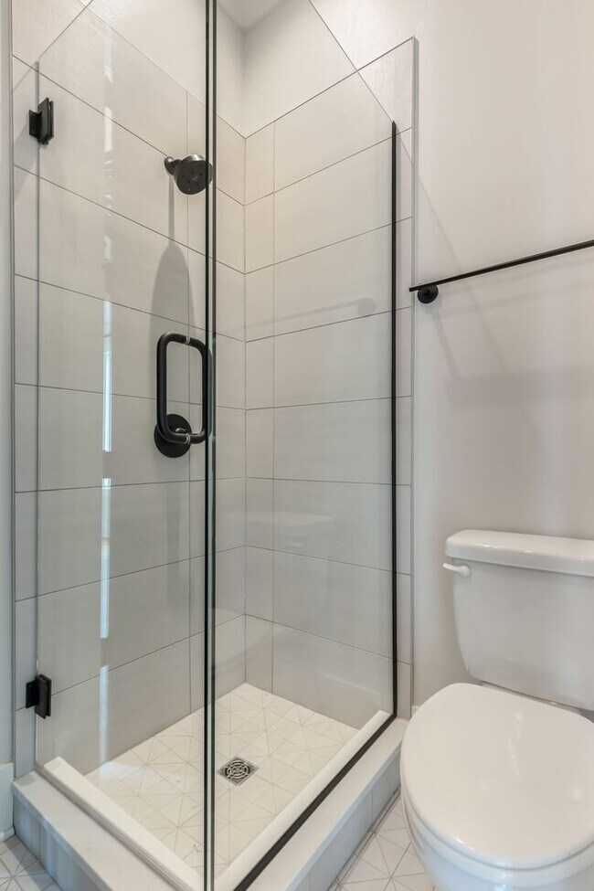 Building Photo - BEAUTIFUL CUSTOM BUILT HOME. 12 SOUTH ACRO...