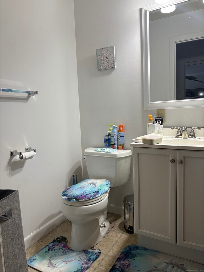 Building Photo - 962 High Path Rd