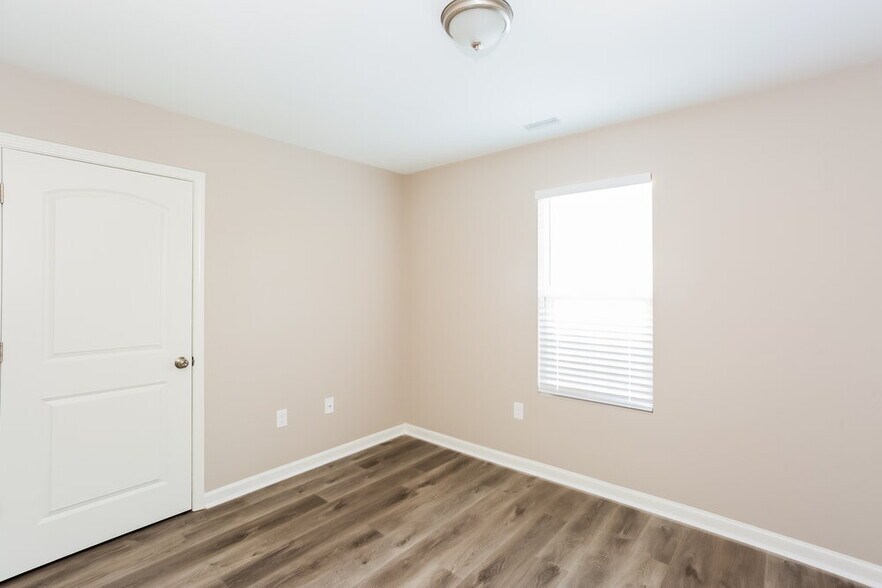 Building Photo - 109 Lookout Point Pl