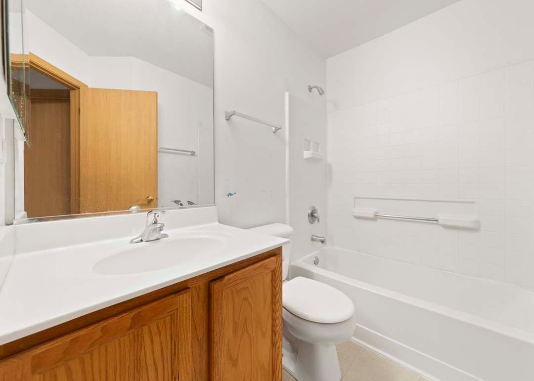 Building Photo - 2611 Canyon Dr