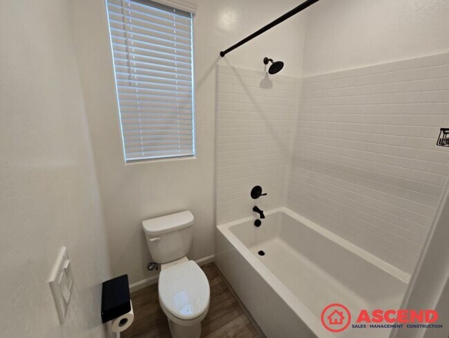 Building Photo - 15811 Santa Clara Ct