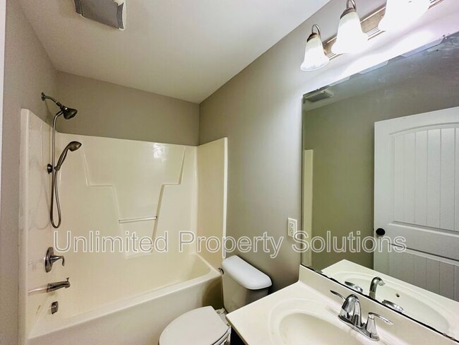 Building Photo - 1306 Avon Ct