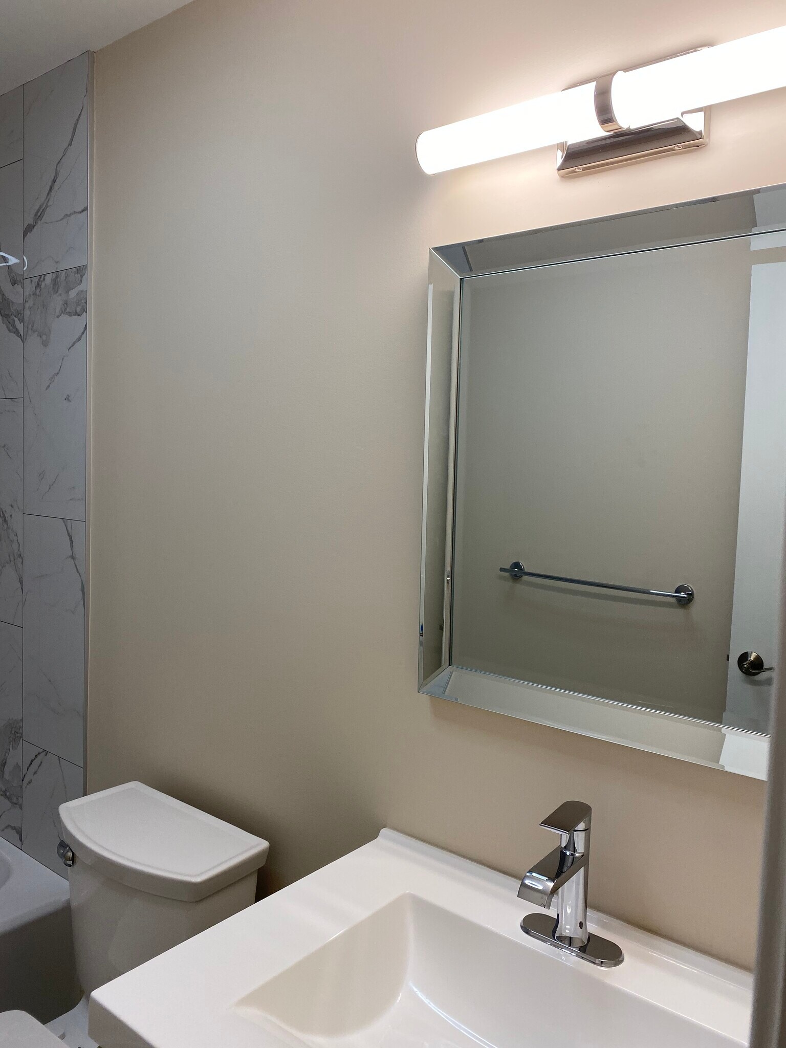 Building Photo - 365 Mather St