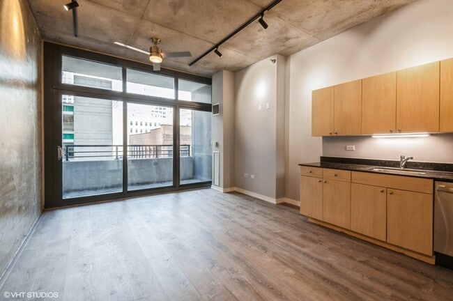 Building Photo - 235 W Van Buren St