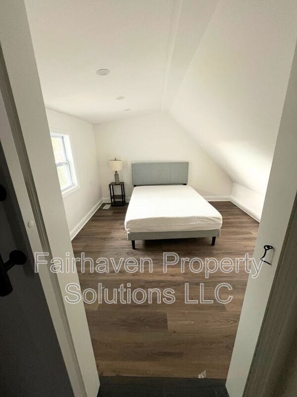 Building Photo - 2827 E 5th Ave