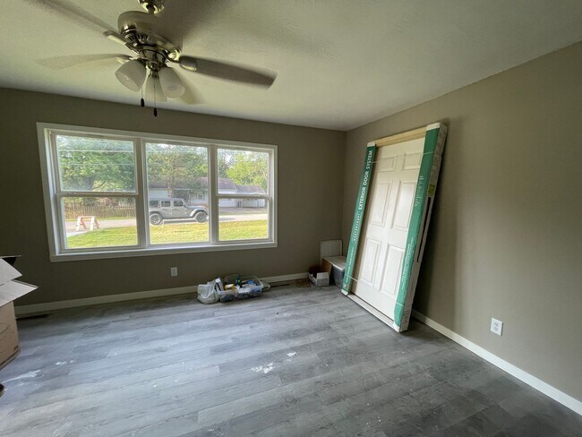Building Photo - Updated and Located near Mercy Hospital!  ...