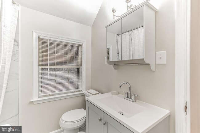 Building Photo - 440 N Nelson St