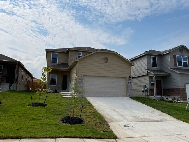 Building Photo - Get an A+ in Savings | $500 Move-In Credit + Beautiful 4-Bed, 2.5-Bath Home in Saint Hedwig