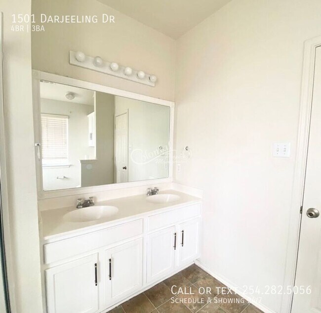 Building Photo - 1501 Darjeeling Dr