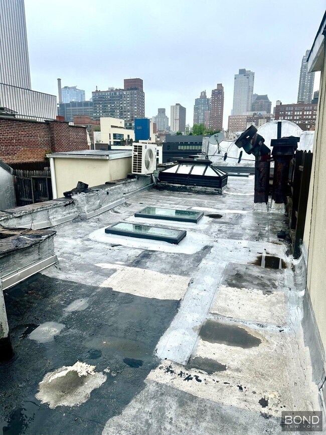 Building Photo - 438 W 52nd St