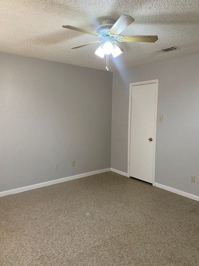 Building Photo - 6322 Queens Castle Dr