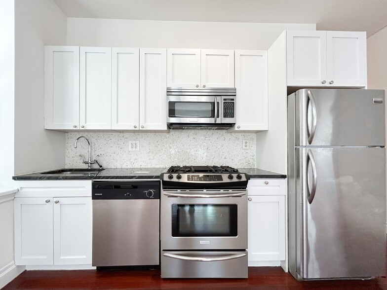 Building Photo - 605 W 137th St