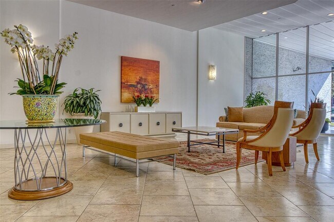 Building Photo - 5050 Woodway Dr
