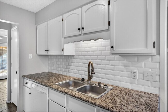 Building Photo - 3222 Preston Dr