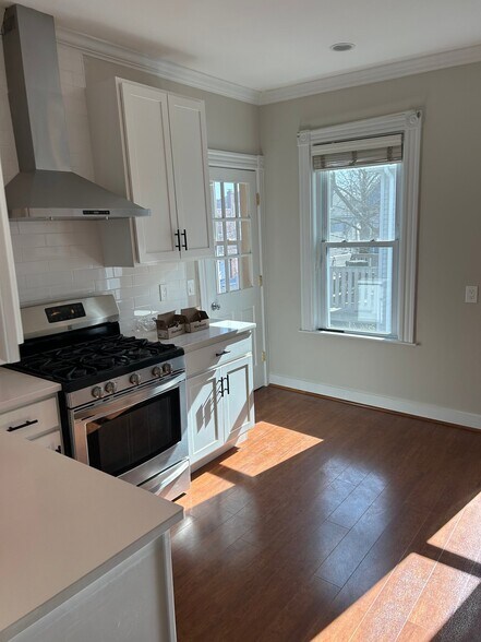 Building Photo - 81 Flint St