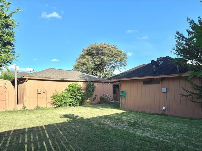 Building Photo - 9002 Sabastian Dr