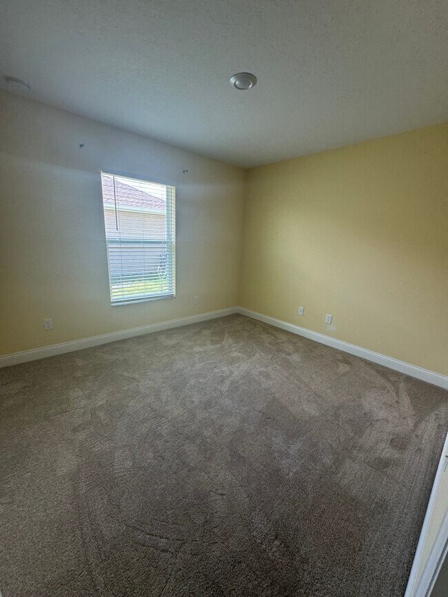 Building Photo - Spacious 4BR/2BA Home in Oaks at Ocala Cro...