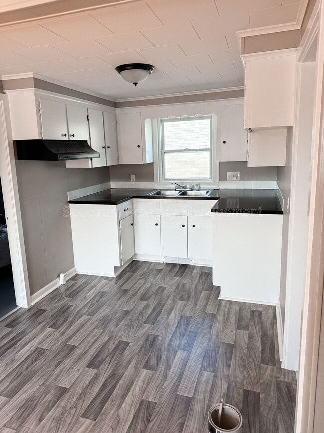 Building Photo - 88 Elm St