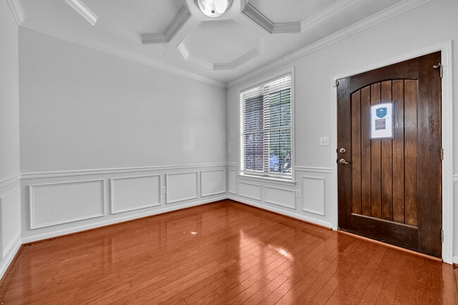 Building Photo - 1017 Ashwood Dr