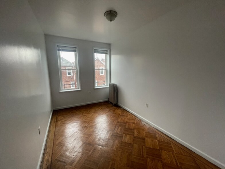 Building Photo - 345 E 54th St