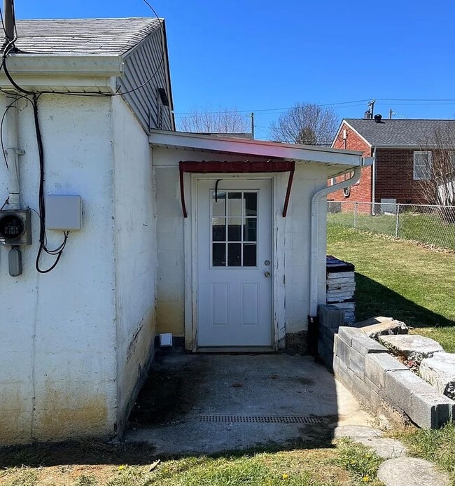 Building Photo - 1BR 1BA House Bristol VA 5 min from Casino