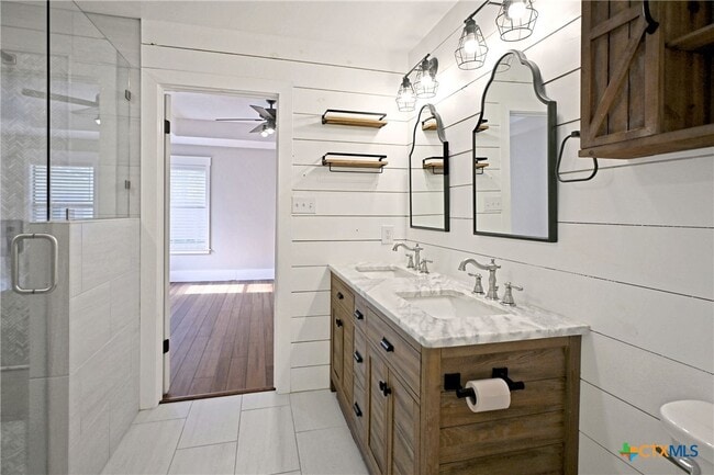 Building Photo - 953 River Bank