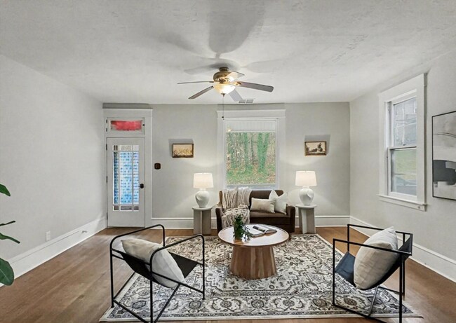 Building Photo - Bright 2 Bedroom, 1 Bath Home in Windsor, Pa!