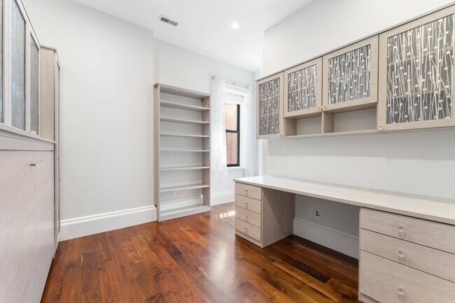 Building Photo - 32 Rutland St