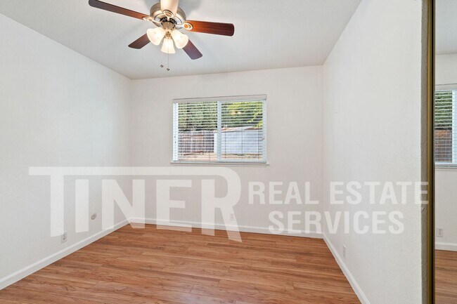 Building Photo - 3065 Cerro Cir