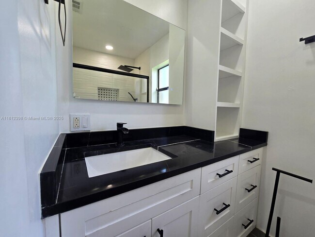 Building Photo - 1120 Parkside Green Dr