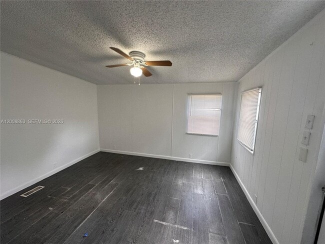 Building Photo - 3028 SW 50th St