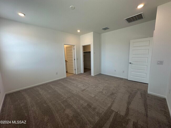 Building Photo - 10467 W Washburn St