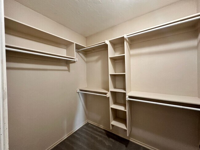 Building Photo - Newer 3 Bedroom off I-240- Move in Deposit-Free! (If Qualified)