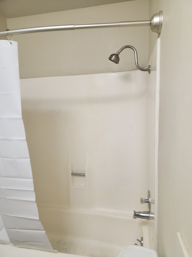 Master BR - 4260 Clayton Rd