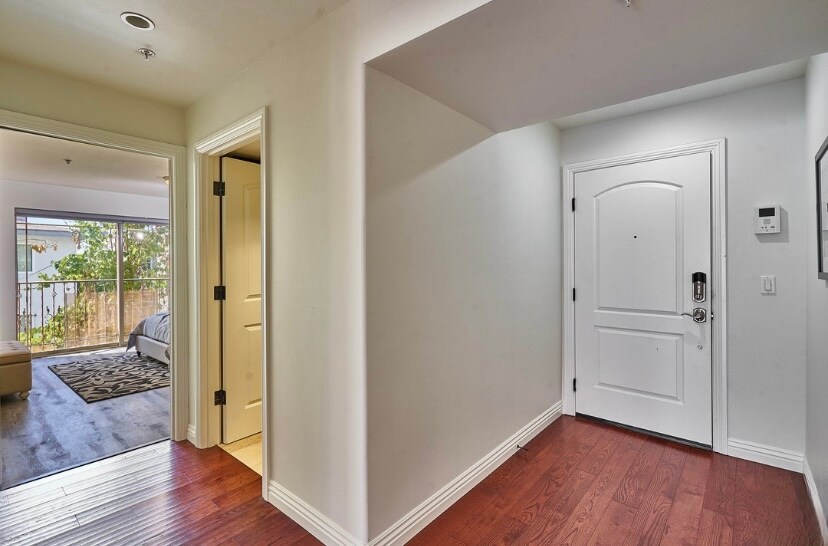 Building Photo - 4822 Elmwood Ave