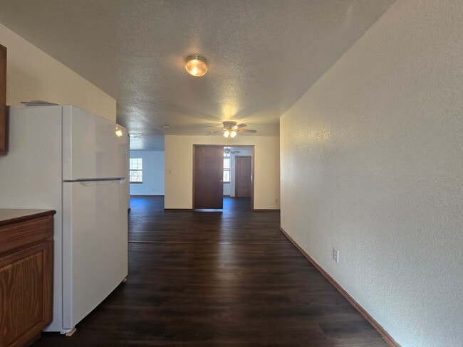 Building Photo - 4 Bed 2 Bath at Shawnee