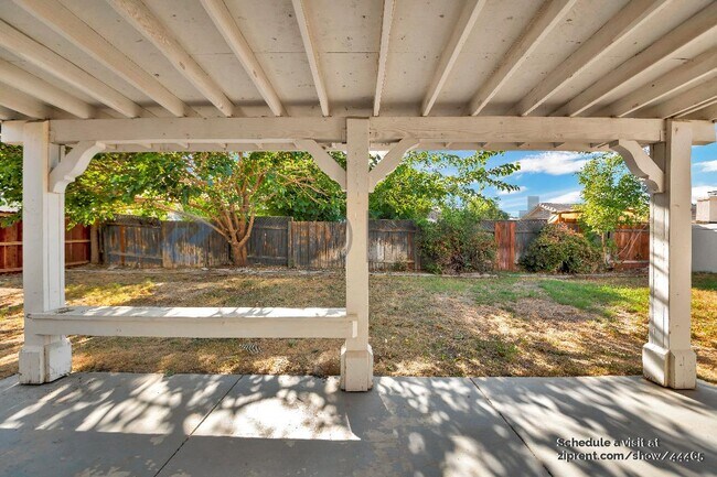 Building Photo - 37551 Deville St