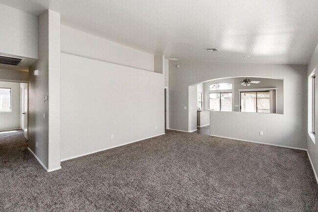 Building Photo - 1478 E 10th Pl