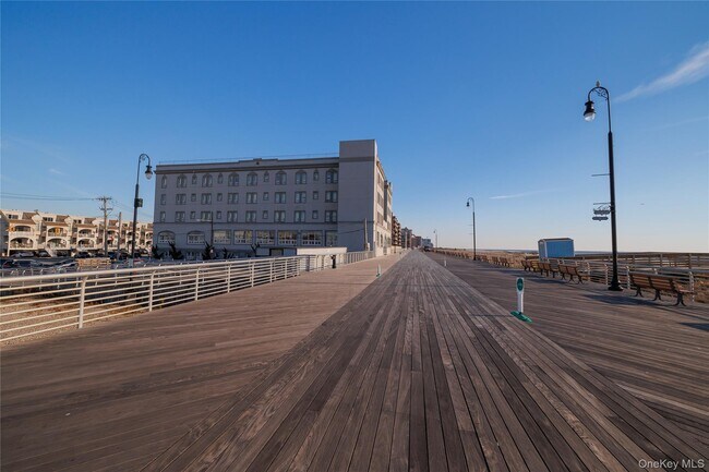 Building Photo - 277 W Broadway