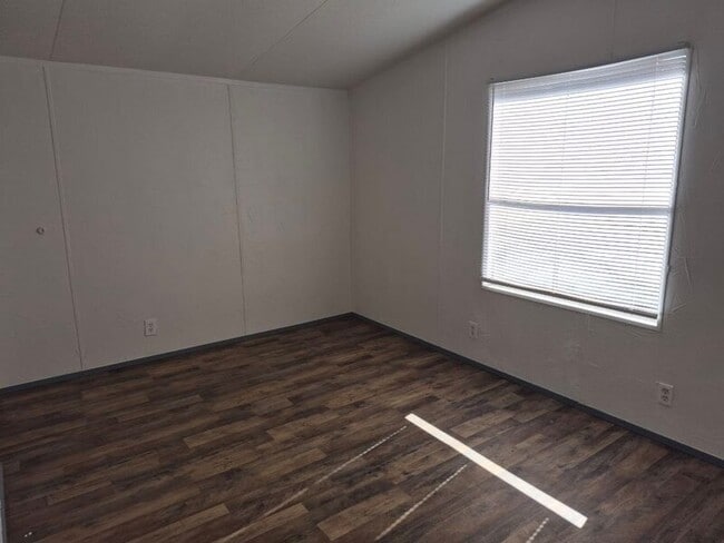 Building Photo - 209 S Avenue