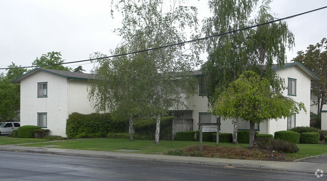 Primary Photo - Brittany Apartments
