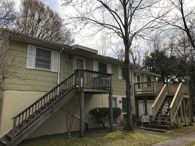 Building Photo - 3 Bedroom Duplex