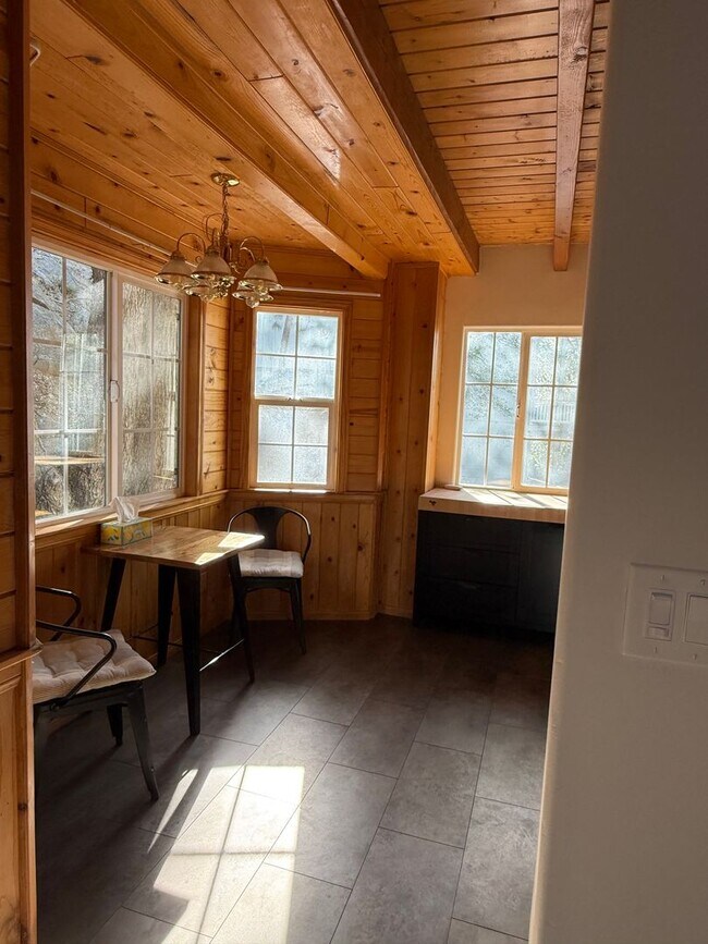 Building Photo - Beautiful Crestline Home - Private & Peaceful