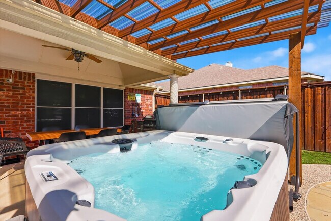 Building Photo - 2831 Rosewood Blvd