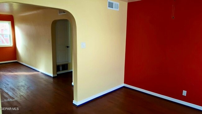 Building Photo - 1505 Howze St