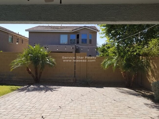 Building Photo - 4195 E Bonanza Rd