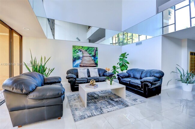 Building Photo - 16175 Golf Club Rd