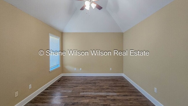 Building Photo - 110 2nd St