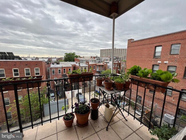 Building Photo - 1830 California St NW