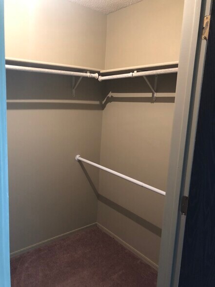 Building Photo - 661 N Leverett Ave